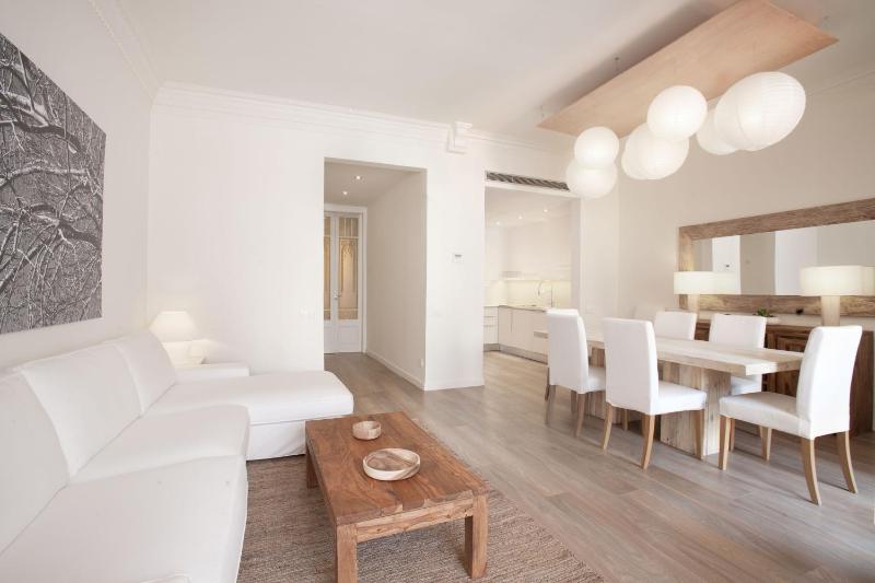 Casanova Charm 4BDR Apartment - image 1