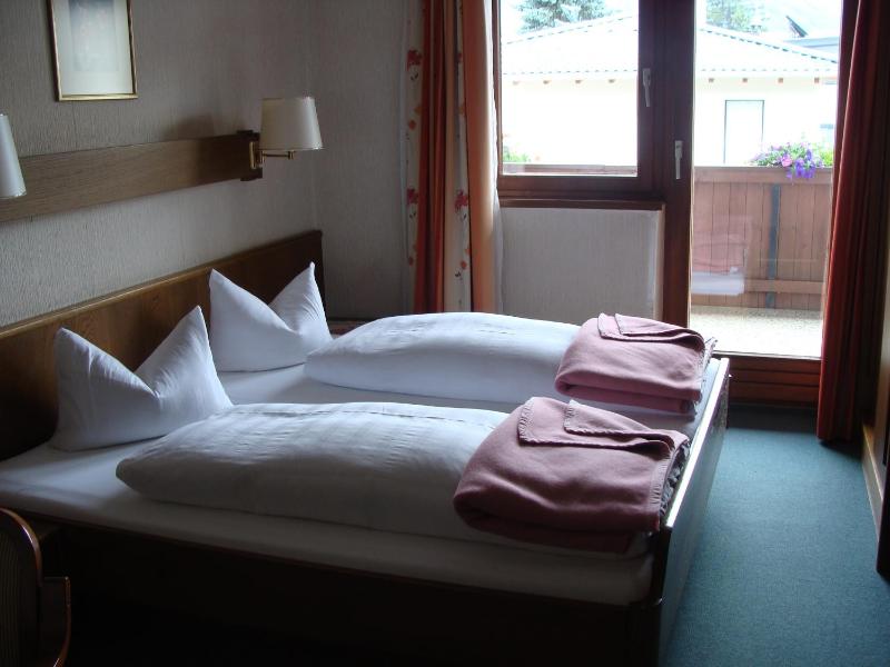 Standard Double Room with Balcony image 2