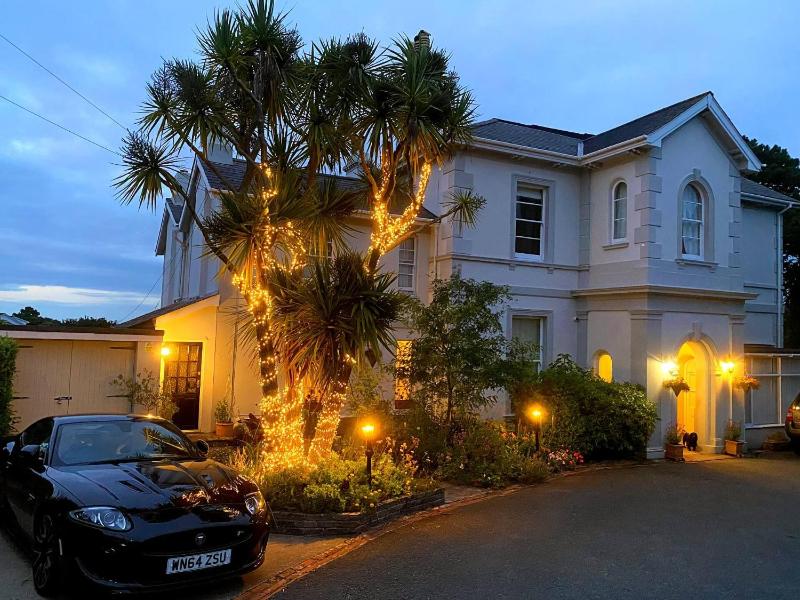 Muntham Luxury Holiday Apartments - image 4
