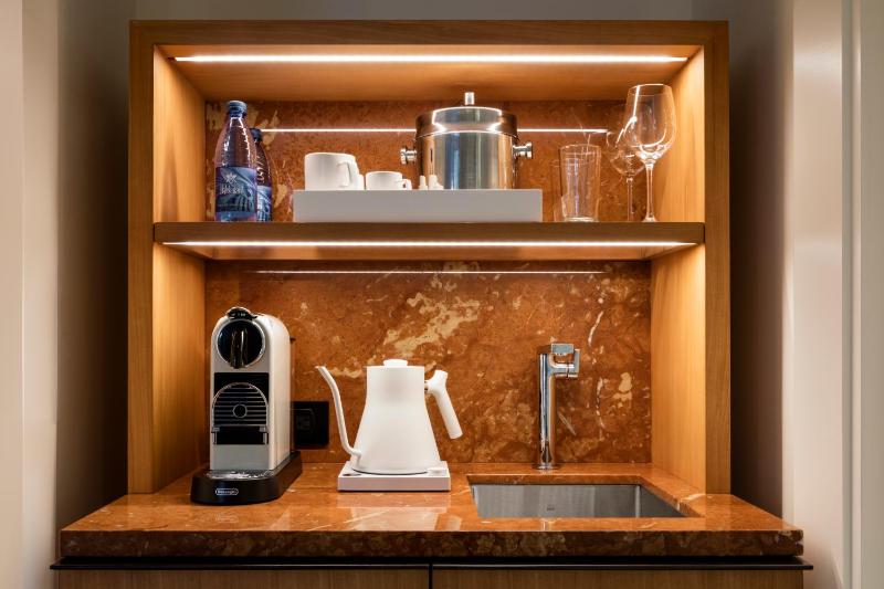 Ocean Junior Suite King image 3