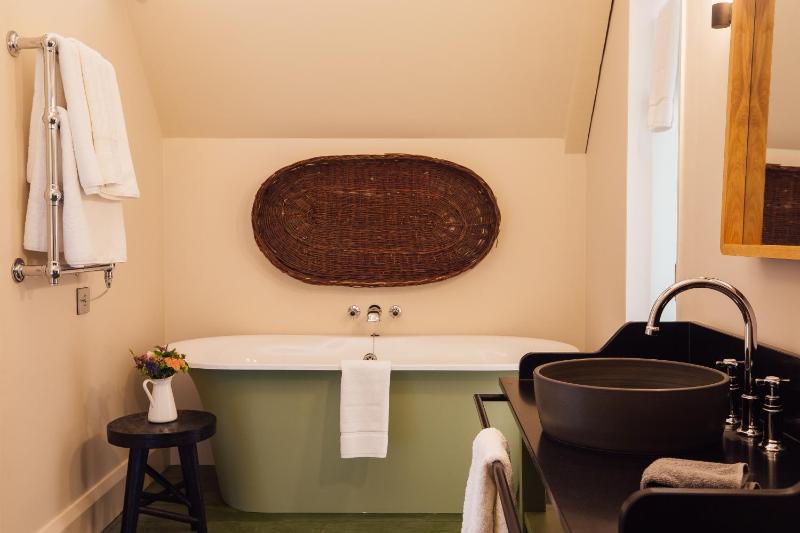 Deluxe Double or Twin Room image 3