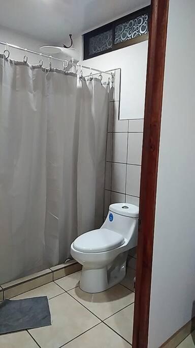 Hospedaje Rio Celeste Katira Habitación privada - image 11