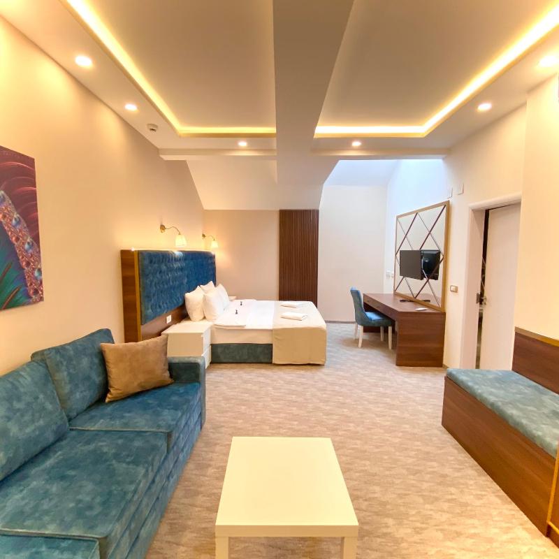 Superior Triple Room image 2