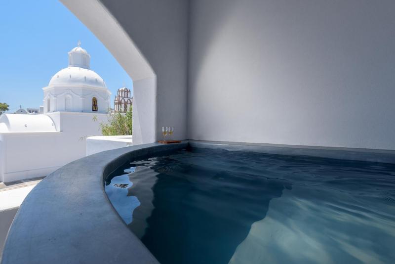 Symposio Jacuzzi Apartment image 4