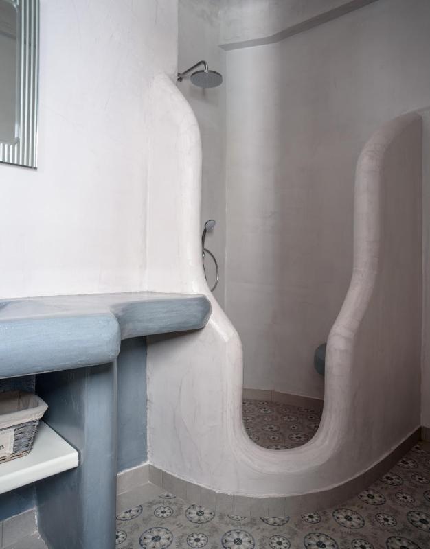 Symposio Jacuzzi Apartment image 3