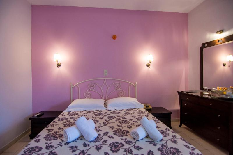 Standard Triple Room image 4