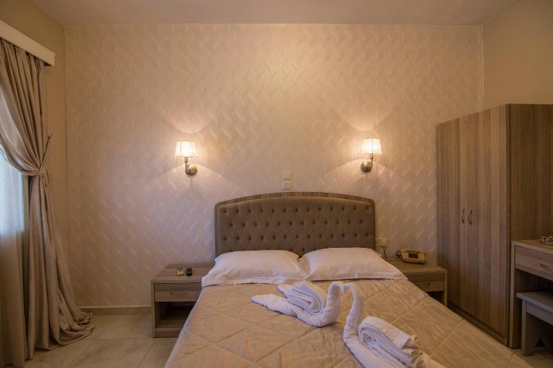 Standard Double or Twin Room image 4