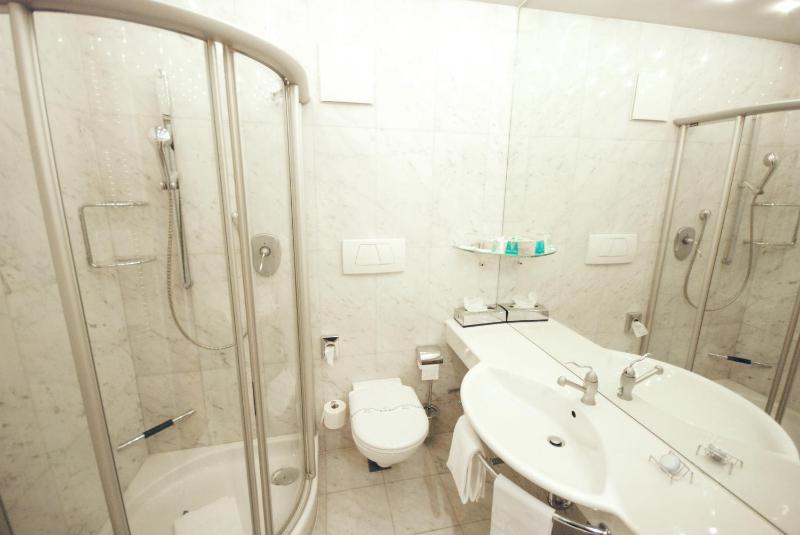 Classic Double or Twin Room with Balcony image 1