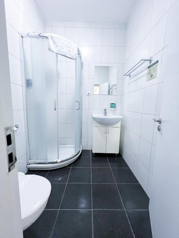Single Room image 3