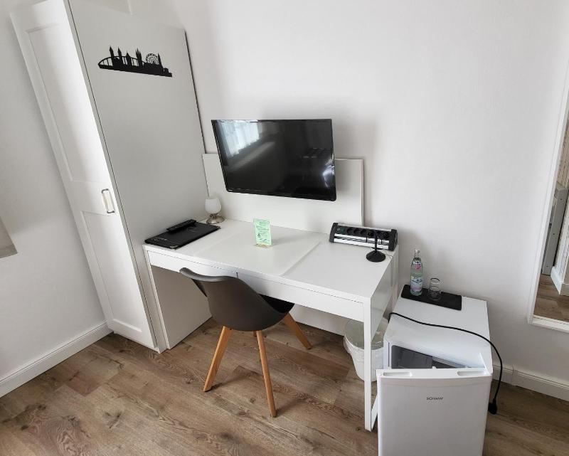 Standard Single Room image 2