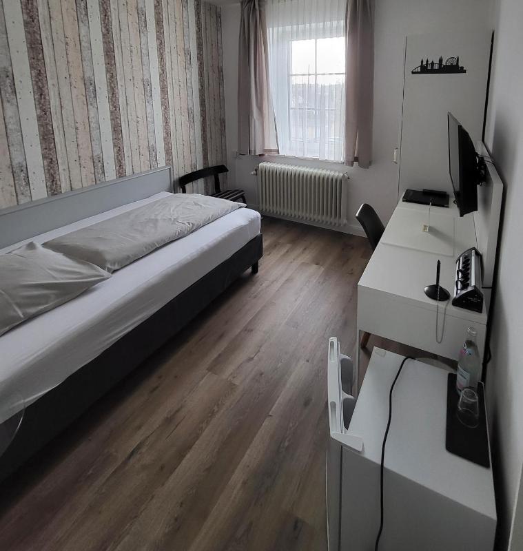 Standard Single Room image 3
