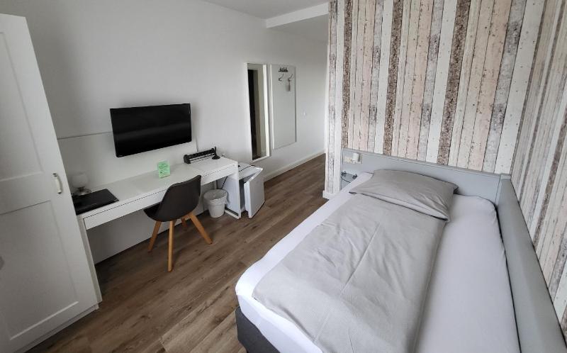 Standard Single Room image 4