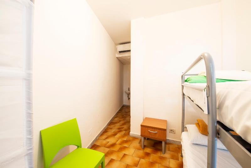 Twin Room with Private External Bathroom image 4