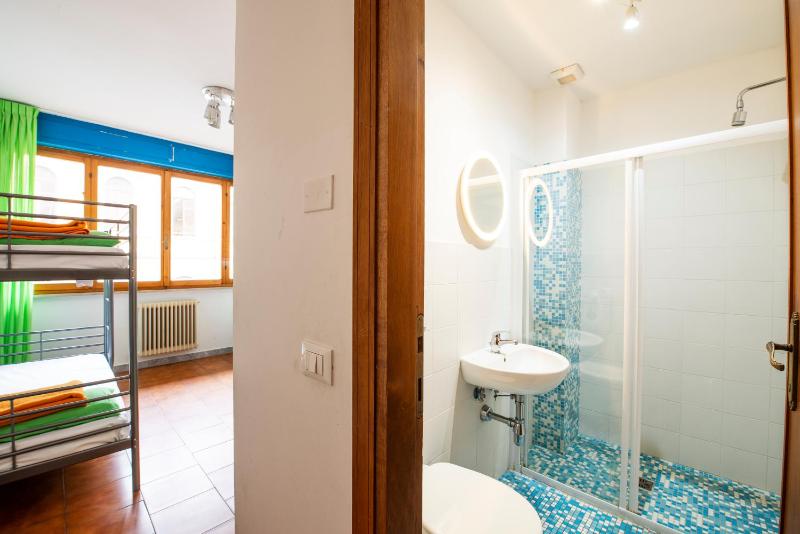 Twin Room Ensuite image 3