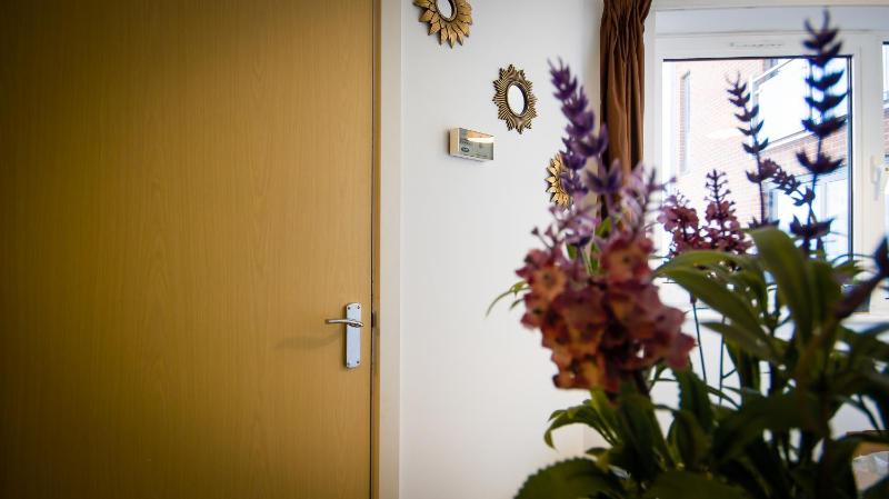 High Street - 2BD Apt - King Beds - Parking - Wise Stays - image 40