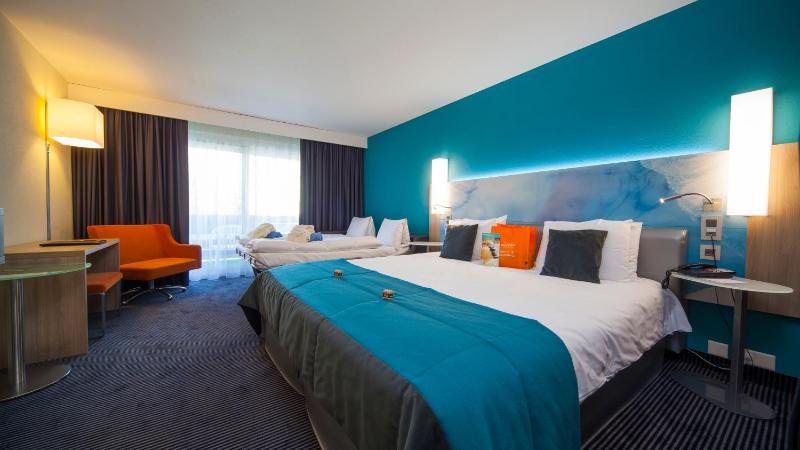 Comfort Room with 1 Double Bed and 1 Sofa Bed with Balcony image 3