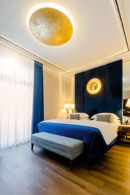 Suite with Cathedral View image 3