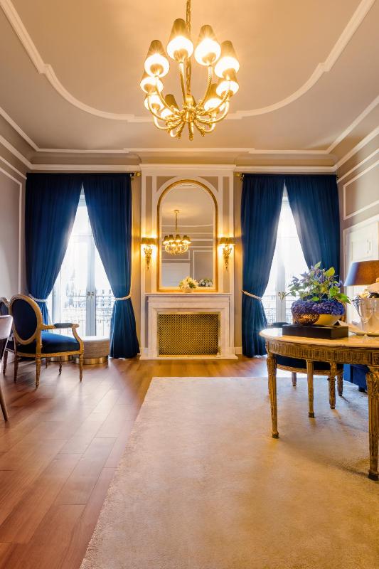 Suite with Cathedral View image 4