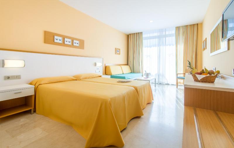 Triple Room (2 Adults + 1 Child) image 1