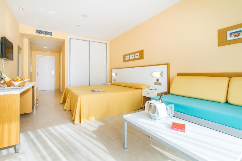 Double or Twin Room image 3