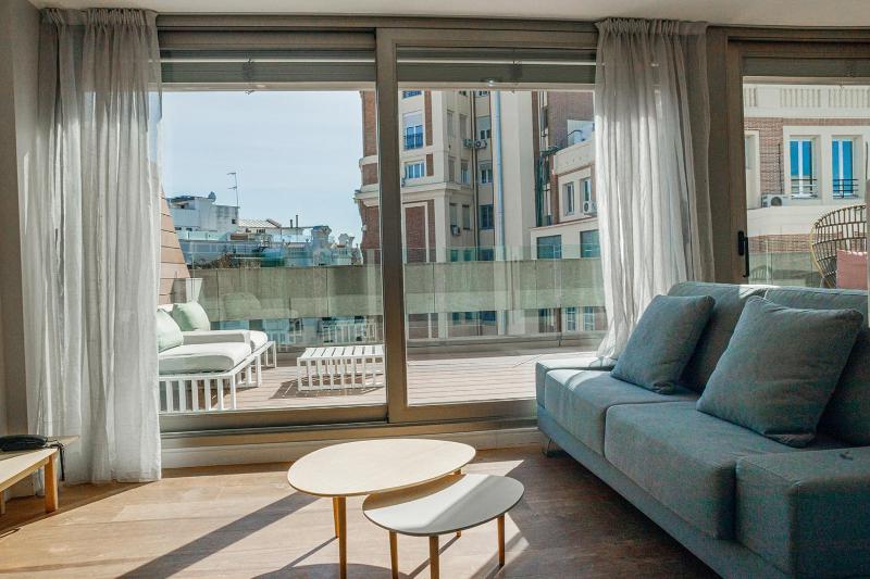 City-View 1 Bedroom Apartment with terrace image 3