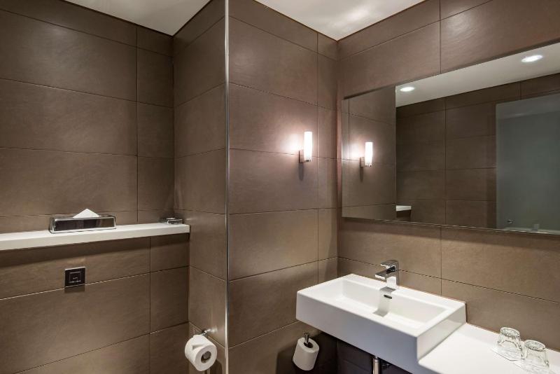 Suite with Runway View image 4