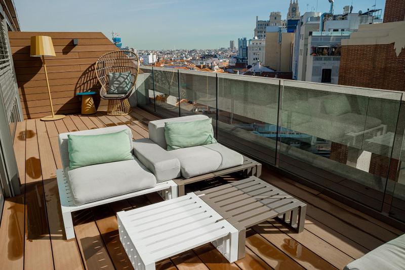 City-View 2 Bedroom Apartment with terrace image 3