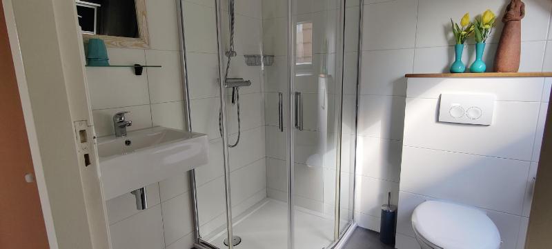Twin Room with Private Bathroom image 3