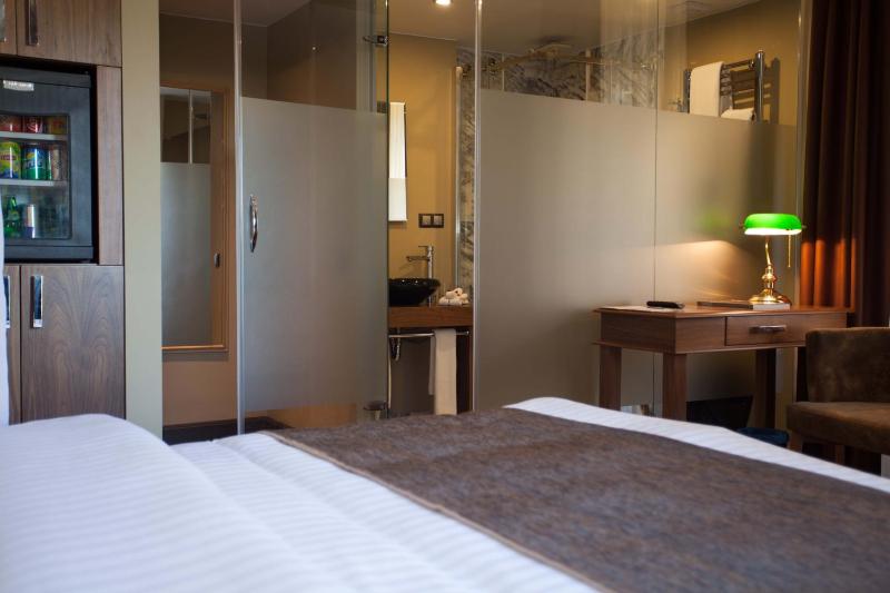 Deluxe Double Room with Bath image 4
