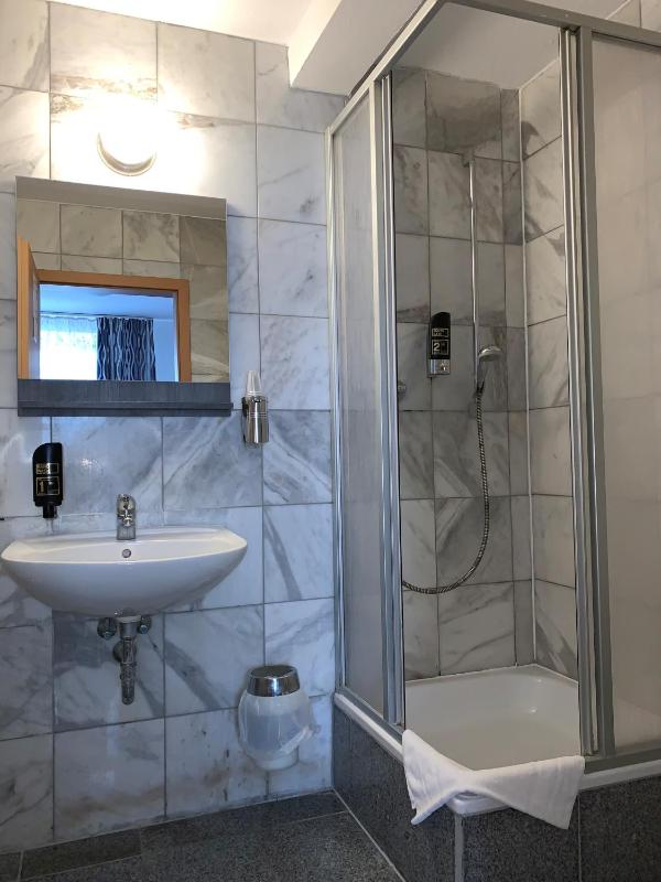 Single Room image 3