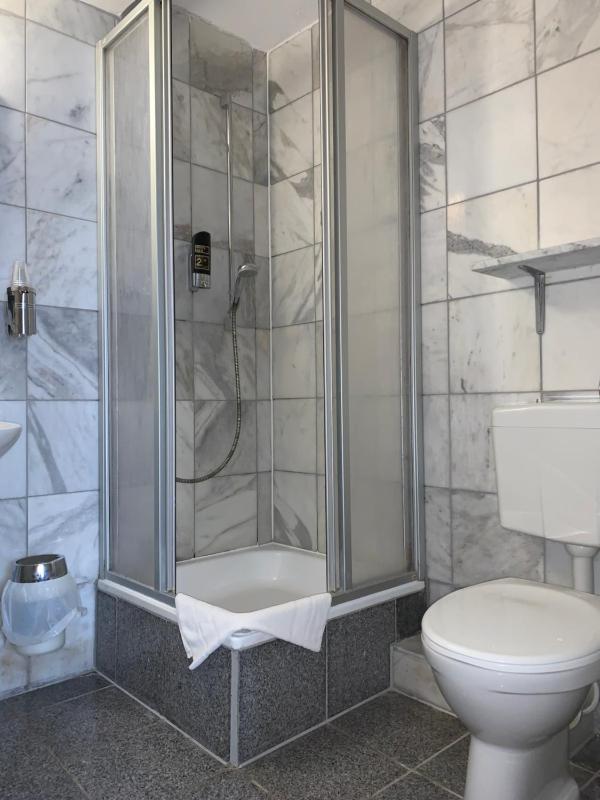 Single Room image 4