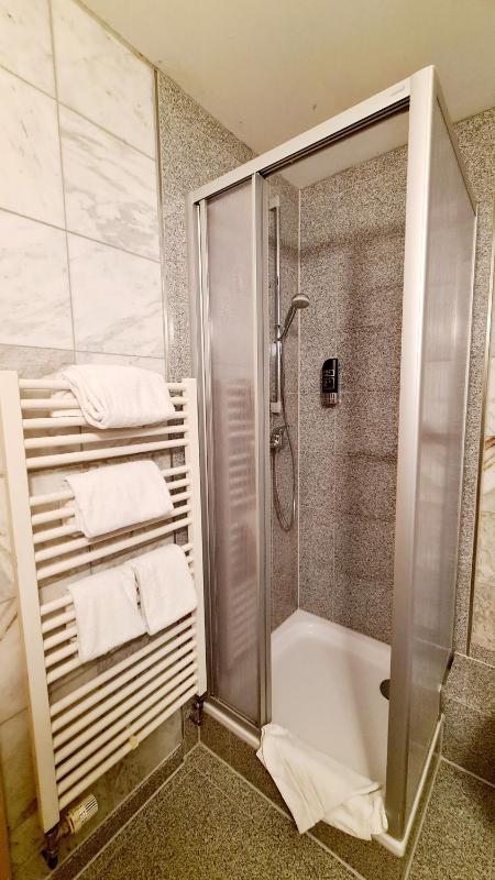 Double or Twin Room image 3