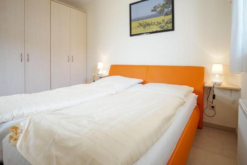 Haus-Ostseeapartments-am-Fehmarnsund-Wohnung-26-Wellenrauschen - image 11