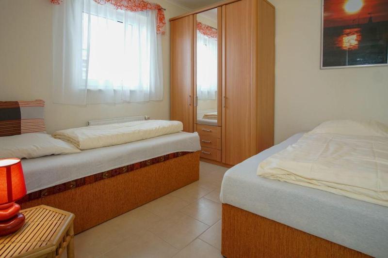 Haus-Ostseeapartments-am-Fehmarnsund-Wohnung-26-Wellenrauschen - image 9