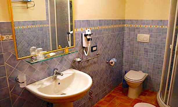 Economy Double Room image 2
