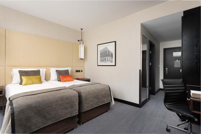 Deluxe Twin Room image 1