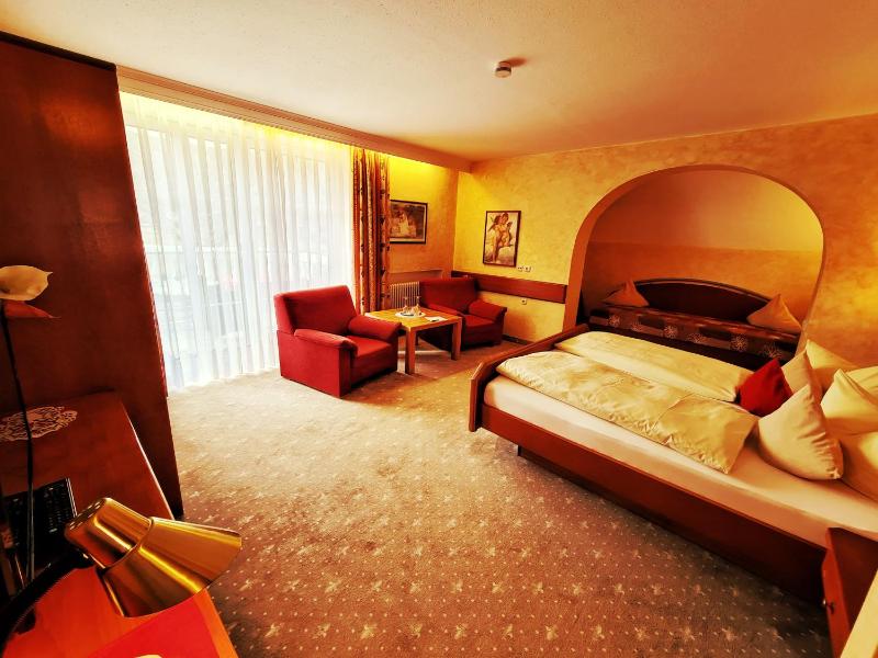 Deluxe Double Room with Park View image 1