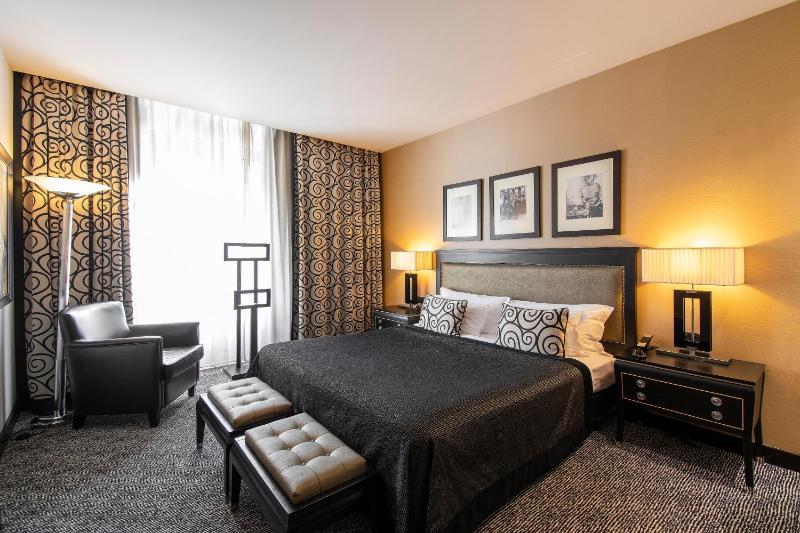 Double or Twin Room image 4