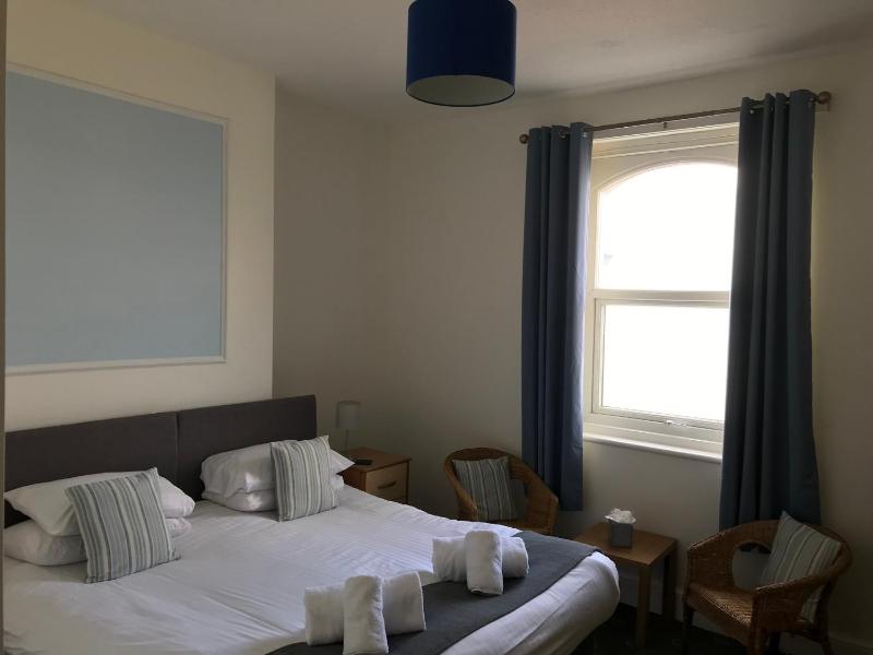 Double or Twin Room with Sea View image 3