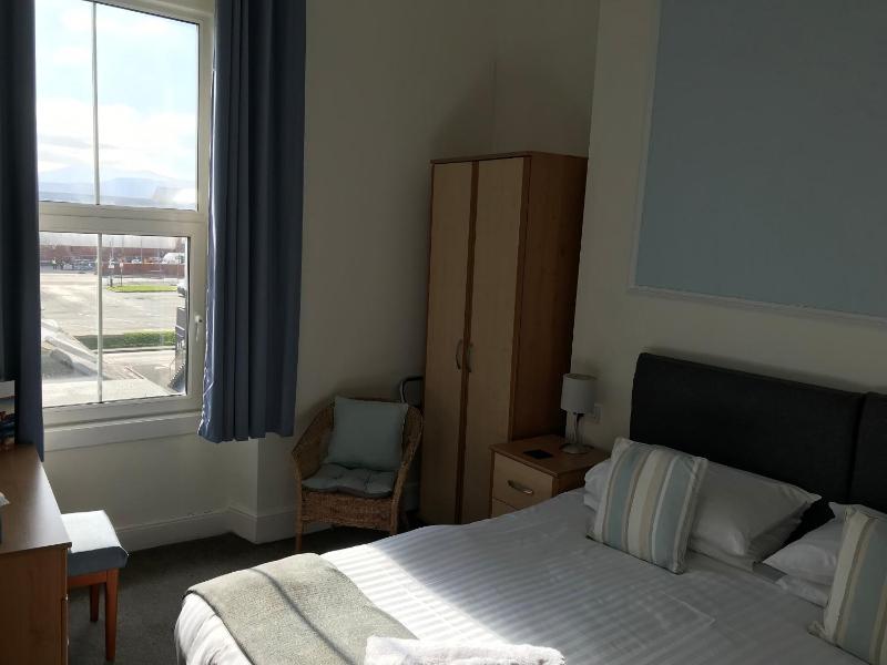 Standard Double or Twin Room image 3