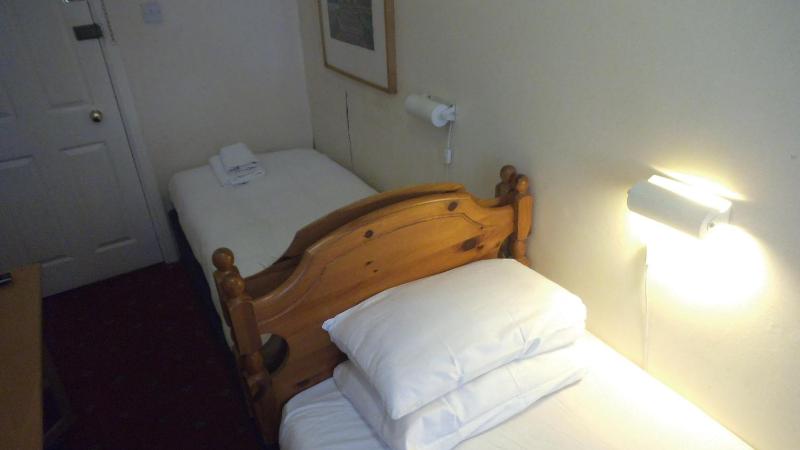 Twin Room with Shared Bathroom image 3
