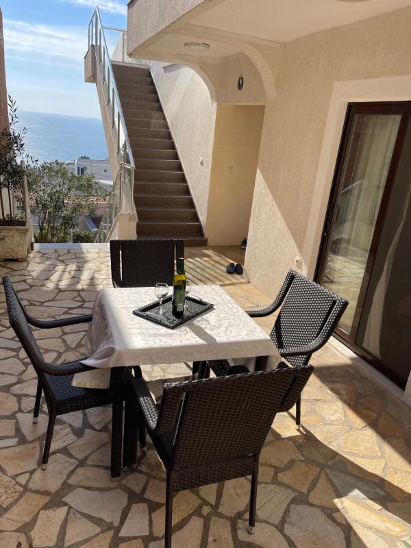 Double Room with Balcony image 3