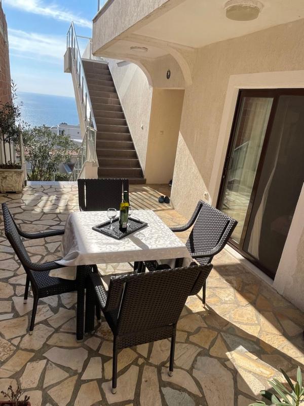 Double Room with Balcony image 2