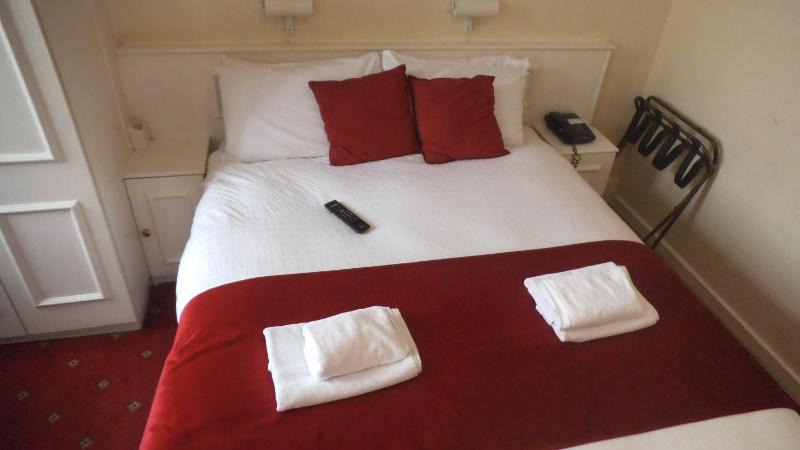 Double Room image 4
