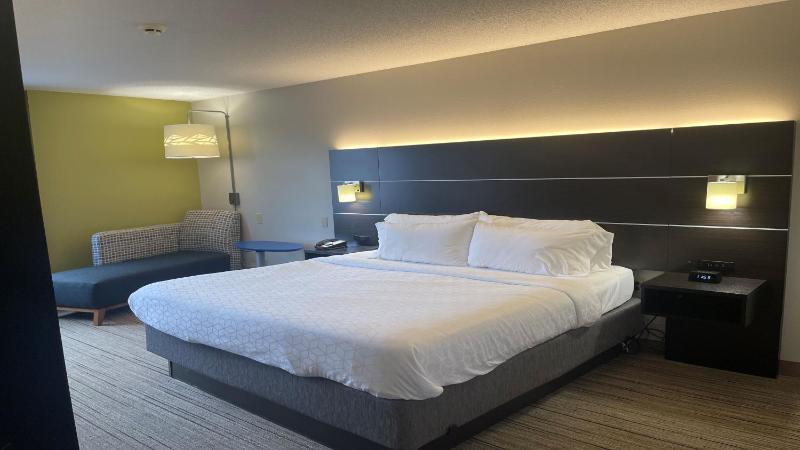 Deluxe Suite image 3