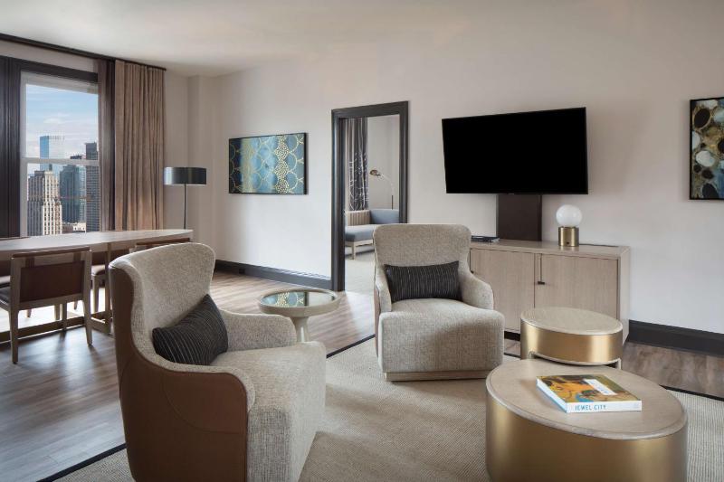 Deluxe One Bedroom Suite image 1
