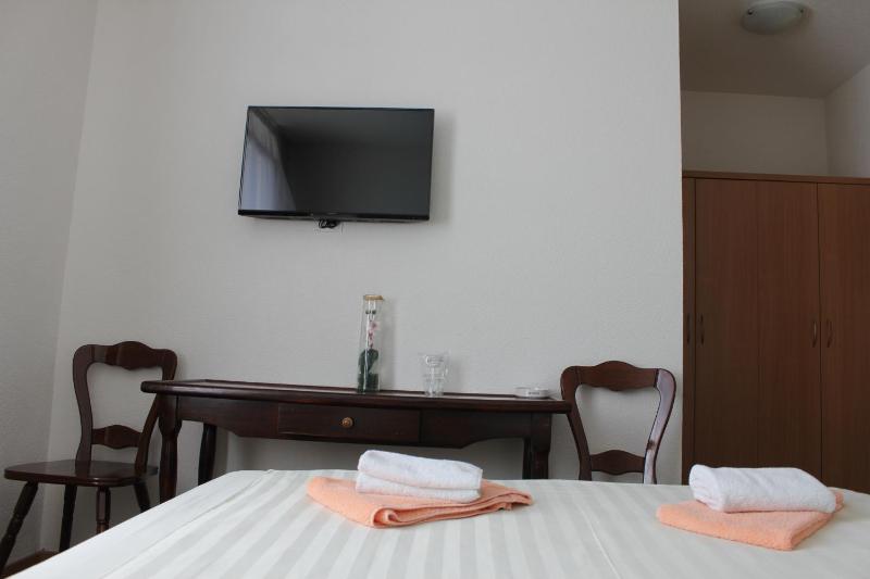 Double Room image 4