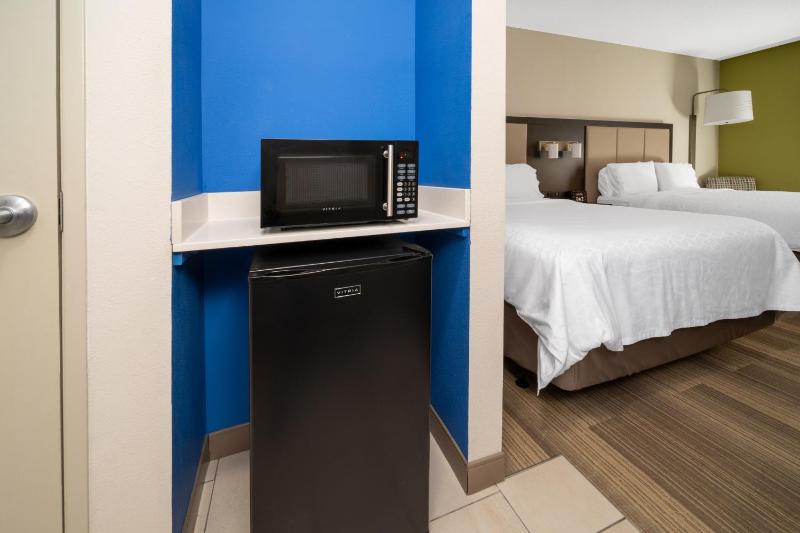 Standard Queen Room with Two Queen Beds - Communications Accessible image 1