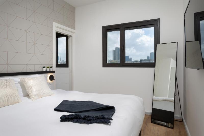 Stylish 2 BR Steps from the Beach by HolyGuest - image 4