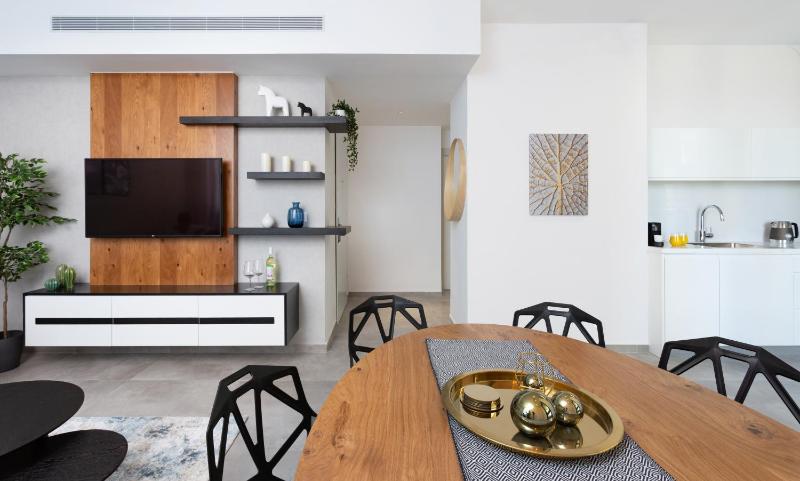 Stylish 2 BR Steps from the Beach by HolyGuest - image 13